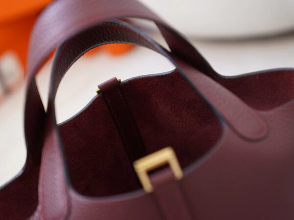 videommexport1726737447757 UK London Hermes Picotin 18 Bag CC57 Bordeaux Clemence Leather Gold Hardware
