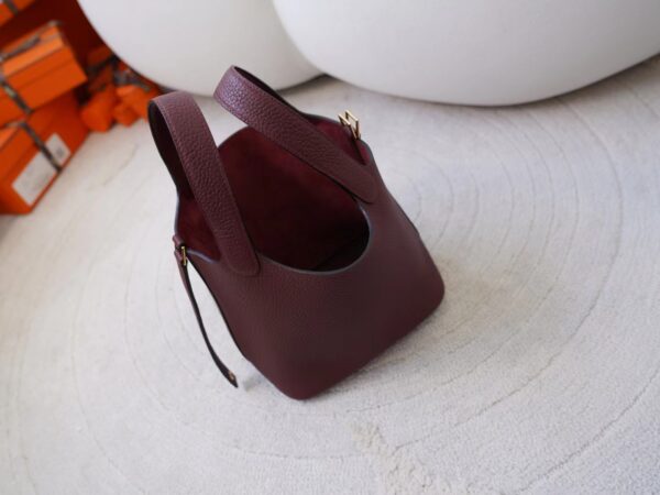 videommexport1726737449513 UK London Hermes Picotin 18 Bag CC57 Bordeaux Clemence Leather Gold Hardware