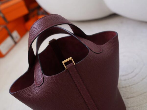 videommexport1726737451418 UK London Hermes Picotin 18 Bag CC57 Bordeaux Clemence Leather Gold Hardware