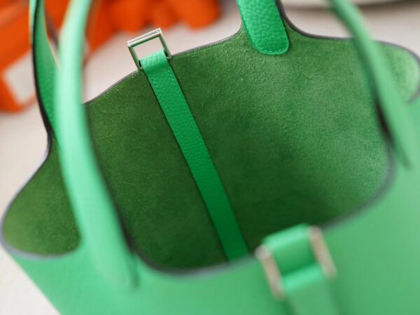 videommexport1726737498721 USA New York Hermes Clemence Leather Picotin 18CM 0Z Vert Comics Silver Hardware