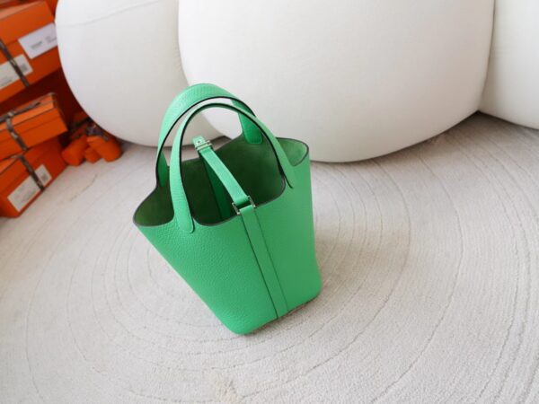 videommexport1726737500454 USA New York Hermes Clemence Leather Picotin 18CM 0Z Vert Comics Silver Hardware