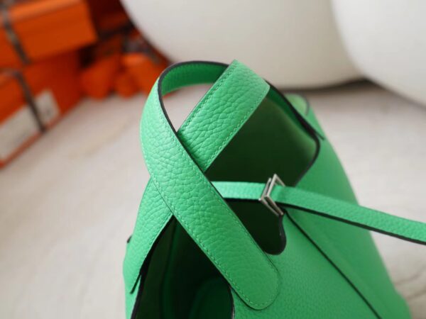 videommexport1726737505872 USA New York Hermes Clemence Leather Picotin 18CM 0Z Vert Comics Silver Hardware
