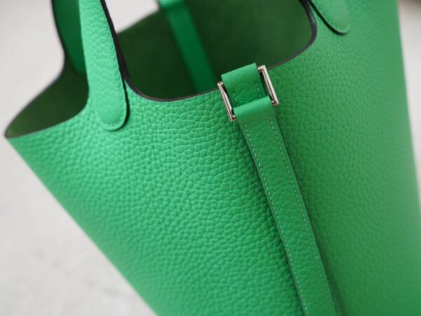 videommexport1726737507741 USA New York Hermes Clemence Leather Picotin 18CM 0Z Vert Comics Silver Hardware