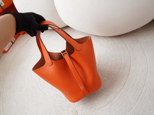 videommexport1726738342221 UAE Dubai Hermes Picotin 18CM 9J Feu Orange Clemence Leather Silver Hardware