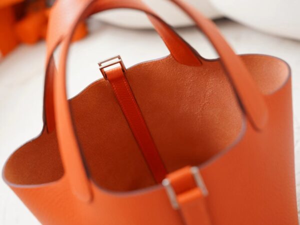videommexport1726738345897 UAE Dubai Hermes Picotin 18CM 9J Feu Orange Clemence Leather Silver Hardware