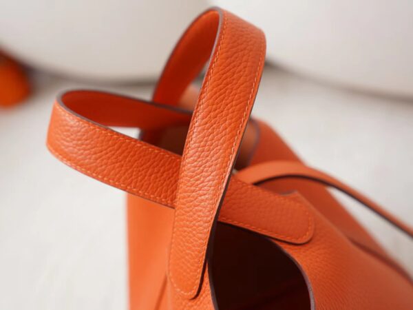 videommexport1726738351531 UAE Dubai Hermes Picotin 18CM 9J Feu Orange Clemence Leather Silver Hardware