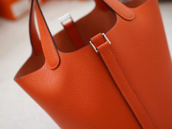 videommexport1726738353369 UAE Dubai Hermes Picotin 18CM 9J Feu Orange Clemence Leather Silver Hardware